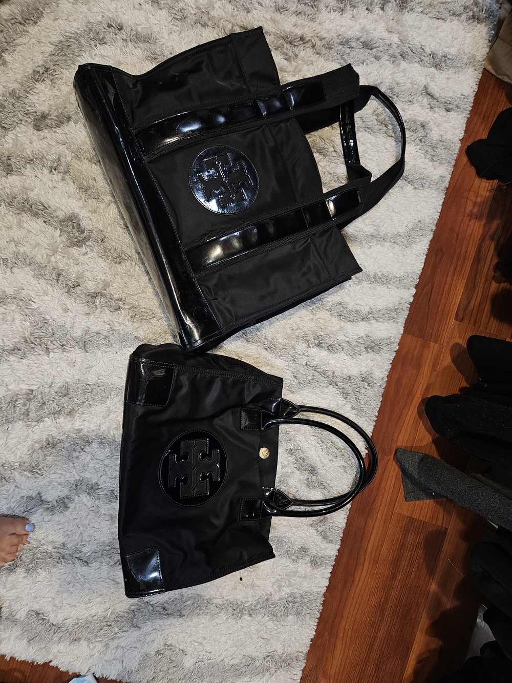 *MULTIPLE ToryBurch Black Logo Tote Bag (2 Sizes Available)